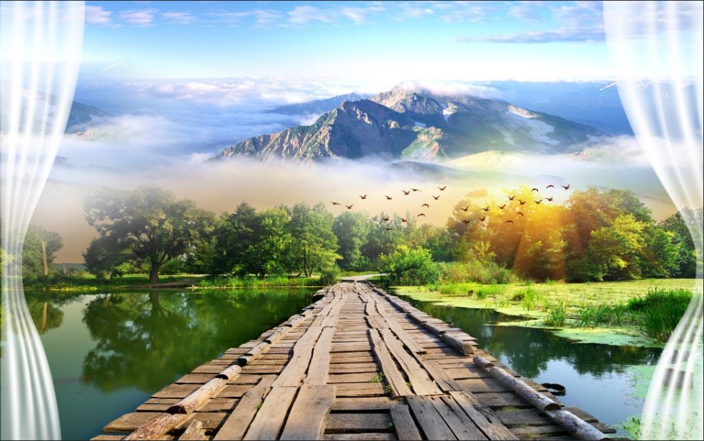 منظره ی زیبای اسکله چوبی در کوهستان