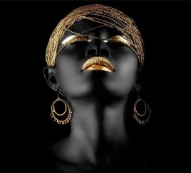 پوستر سه بعدی دختر سیاه پوست با رژ طلایی