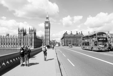 عکس سیاه و سفید خیابان لندن